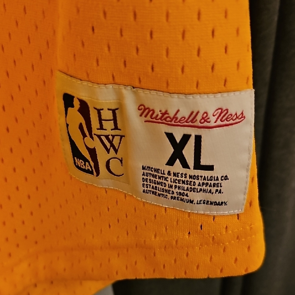 Mitchell & Ness Yellow San Francisco Jersey Warriors - Picture 2 of 6
